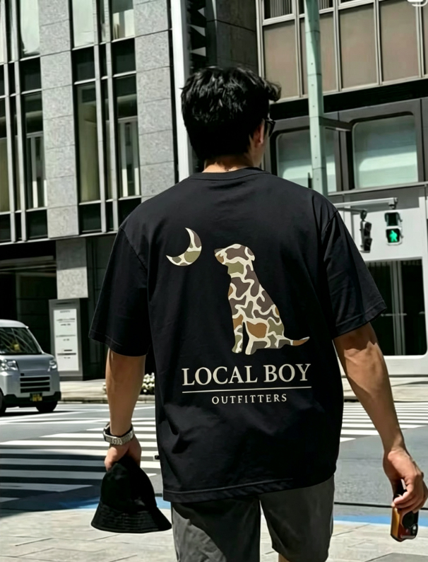 Outdoor Hunting Outfitters - เสื้อยืดลายกราฟิก Camo Dog & Moon ของ